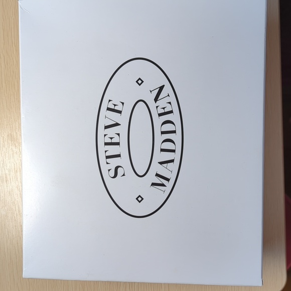 NWT BRAND NEW NEVER WORN Steve Madden Snake print heeled booties - Picture 2 of 5